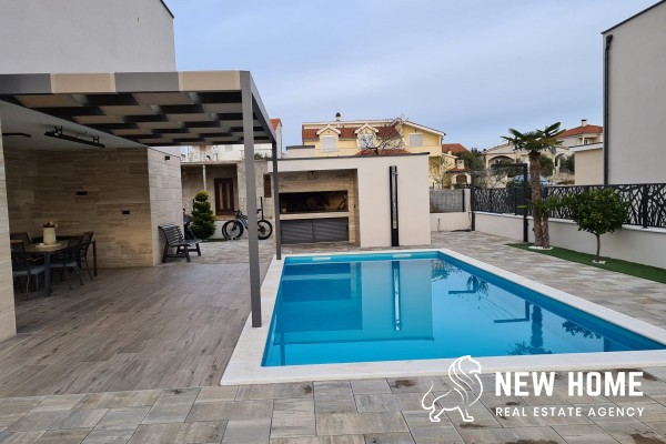 Moderne Villa mit Pool