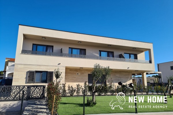 Moderne Villa mit Pool