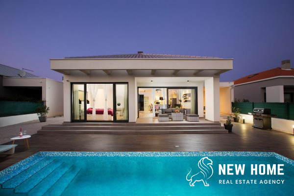 Pula- Modern villa with pool
