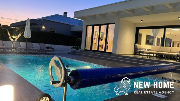Pula- Modern villa with pool