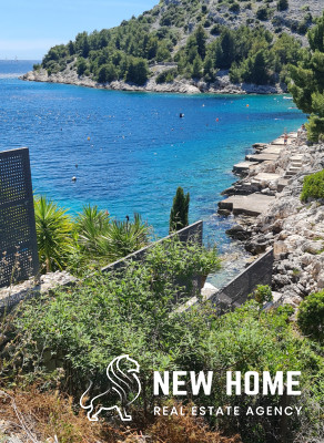 Neubau mit Pool – direkt am Meer in Rogoznica