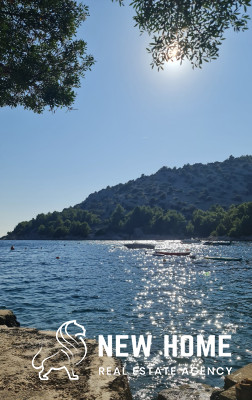 Neubau mit Pool – direkt am Meer in Rogoznica