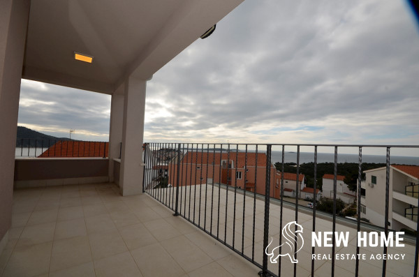 New building with 5 apartments in Primošten