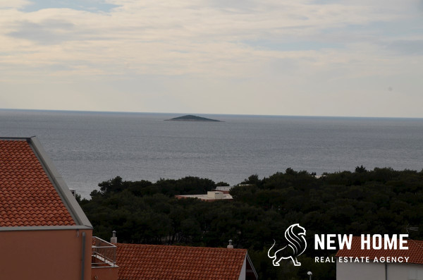 New building with 5 apartments in Primošten
