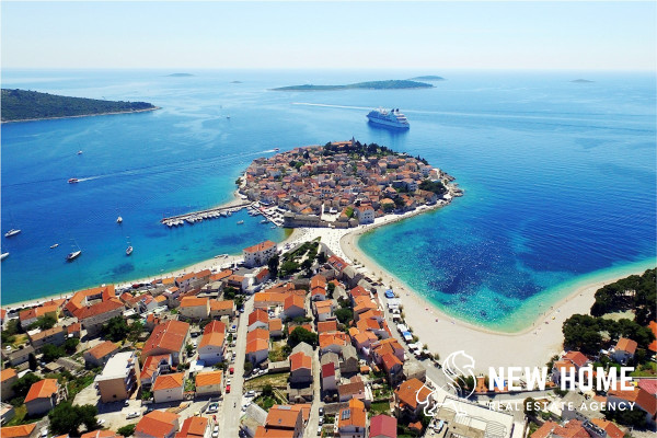 New building with 5 apartments in Primošten