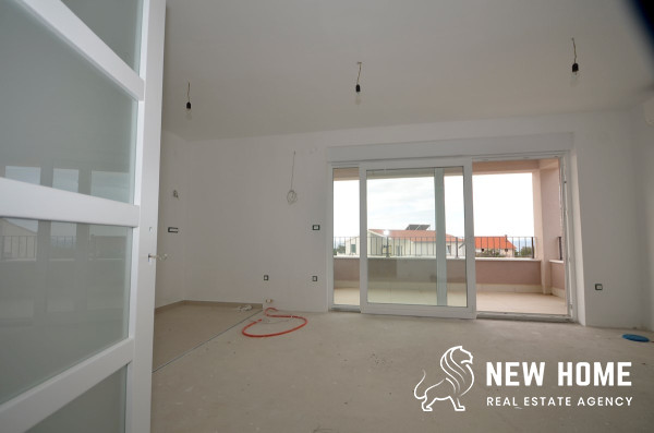 New building with 5 apartments in Primošten