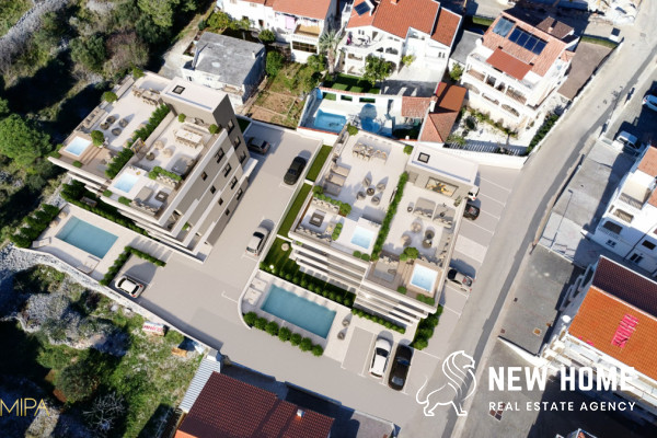 NEUBAU – WOHNUNGEN MIT POOL IN OKRUG GORNJI (ČIOVO)