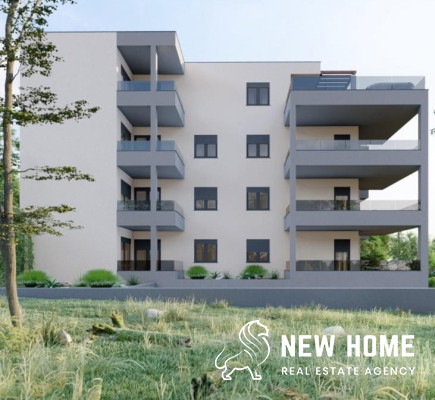 Okrug Gornji-Penthouse with a beautiful sea view near the sea