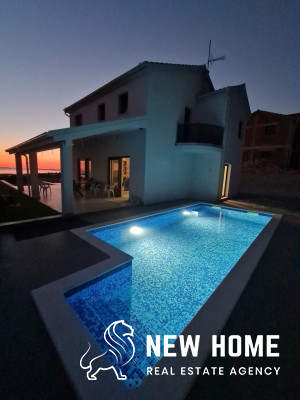 „Sea Views, Private Pool and Mediterranean Lifestyle – An Exclusive House in Primošten“