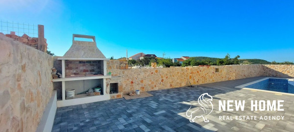 „Sea Views, Private Pool and Mediterranean Lifestyle – An Exclusive House in Primošten“