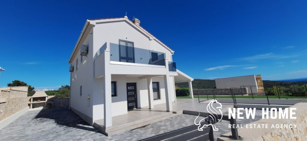 „Sea Views, Private Pool and Mediterranean Lifestyle – An Exclusive House in Primošten“