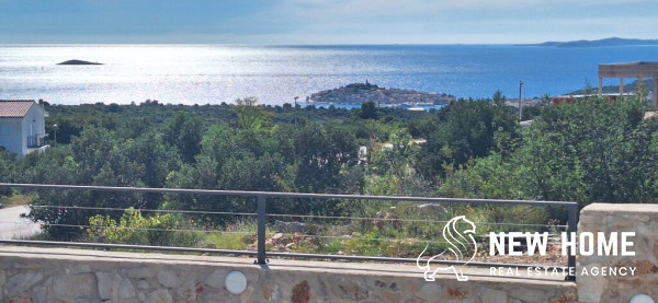 „Sea Views, Private Pool and Mediterranean Lifestyle – An Exclusive House in Primošten“