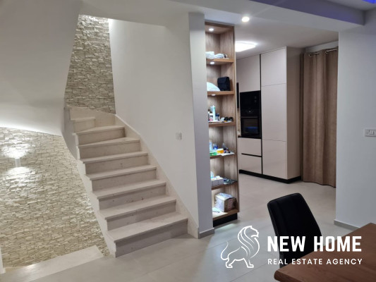 „Sea Views, Private Pool and Mediterranean Lifestyle – An Exclusive House in Primošten“