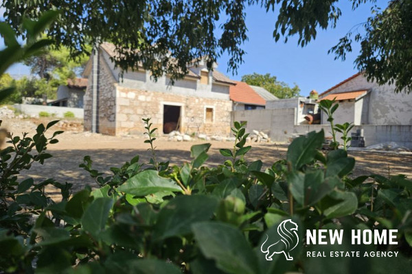 Predivna stara kamena kuća