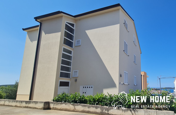 Primošten-Apartmenhaus in Meernähe