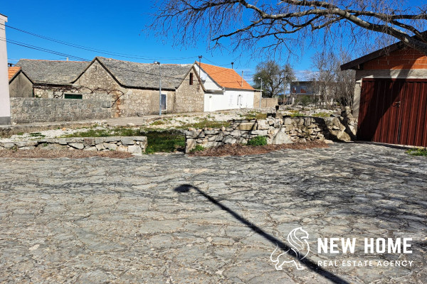Primošten-Attraktives Baugrundstück im Hinterland
