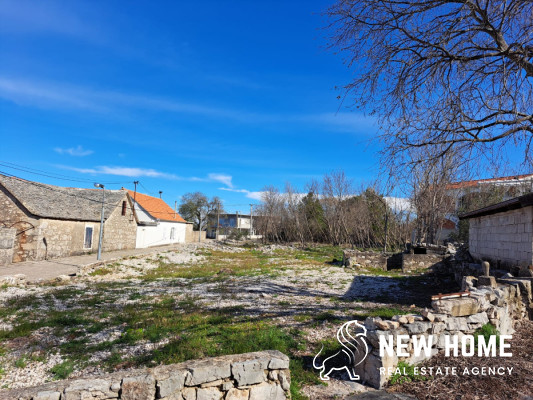 Primošten-Attractive land in the hinterland
