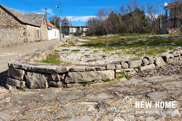 Primošten-Attraktives Baugrundstück im Hinterland