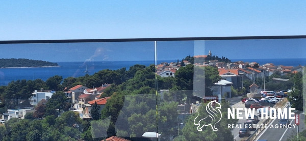 PRIMOŠTEN – Ekskluzivni penthouse s prekrasnim pogledom na more