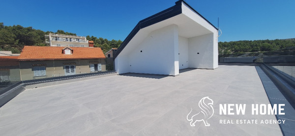PRIMOŠTEN – Ekskluzivni penthouse s prekrasnim pogledom na more