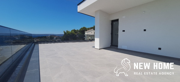 PRIMOŠTEN – Ekskluzivni penthouse s prekrasnim pogledom na more