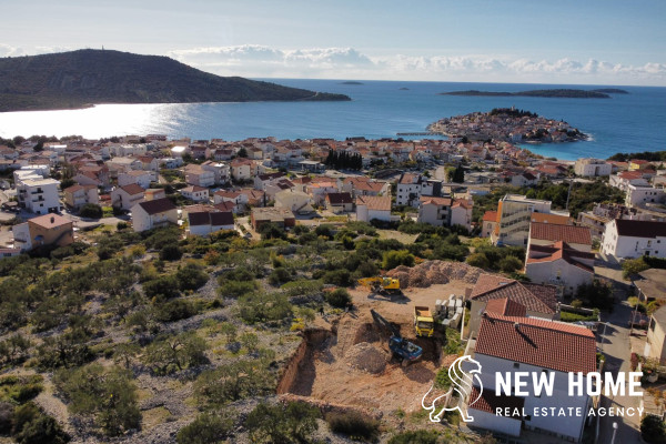 Primošten-Luxuriöses Neubauprojekt in Toplage – Wohnungen im 1.OG