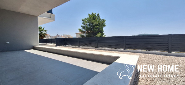 Primošten – Neubau mit Garten und Meerblick