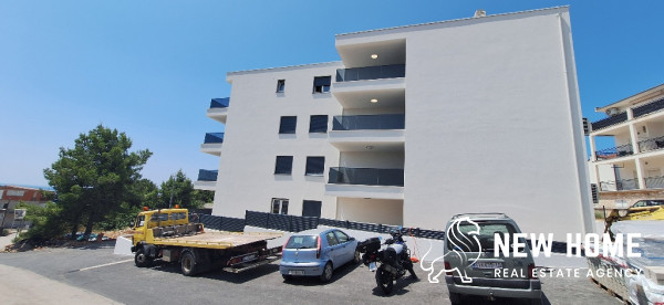 Primošten – Neubau mit Garten und Meerblick