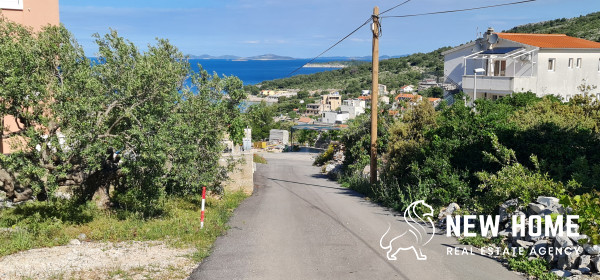 Primošten- građevinsko zemljište blizu mora s pogledom