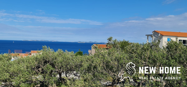 Primošten- građevinsko zemljište blizu mora s pogledom