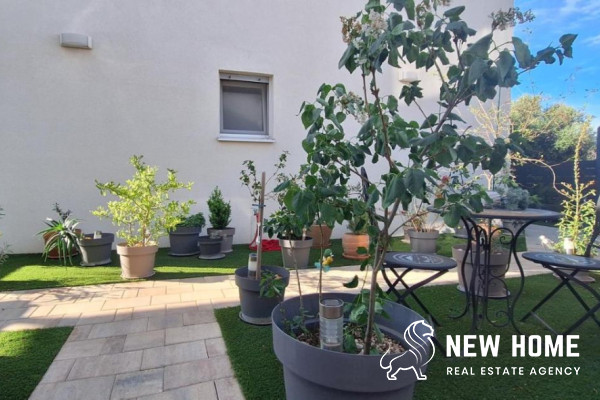 Erdgeschoss Wohnung mit Meerblick  in Primošten