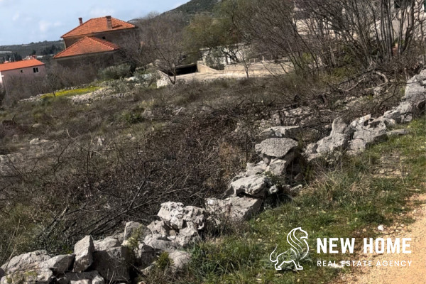 Primošten hinterland building plot with project