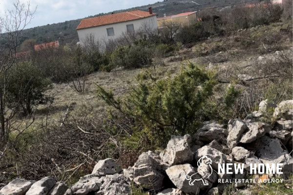 Primošten hinterland building plot with project