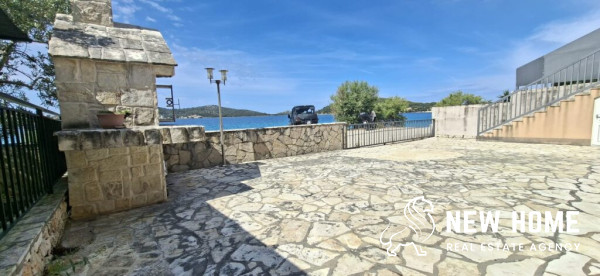 Rogoznica – Kuća prvi red do mora s panoramskim pogledom