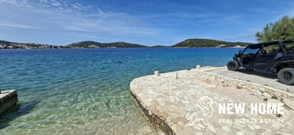 Rogoznica – Kuća prvi red do mora s panoramskim pogledom