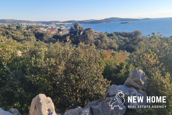 Rogoznica-Zemljište s pogledom na more