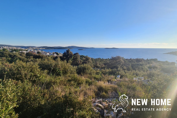 Rogoznica-Zemljište s pogledom na more