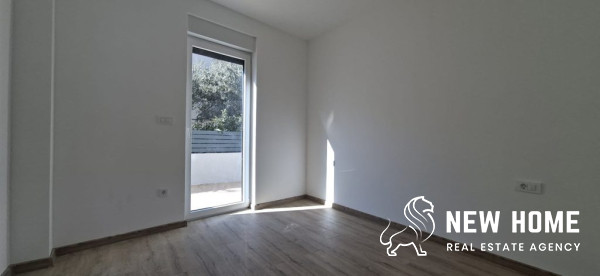 Nur 70 Meter vom Meer – Moderne Doppelhaushälfte mit Garten nahe Šibenik