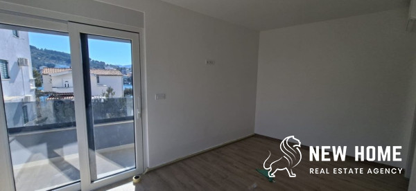 Nur 70 Meter vom Meer – Moderne Doppelhaushälfte mit Garten nahe Šibenik