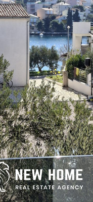 Nur 70 Meter vom Meer – Moderne Doppelhaushälfte mit Garten nahe Šibenik