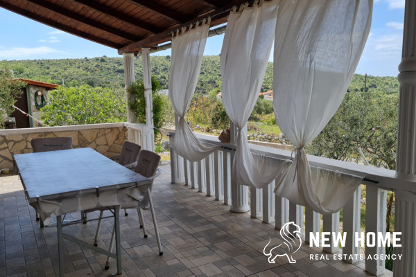 Idyllisches Häuschen mit Meerblick nahe Primošten