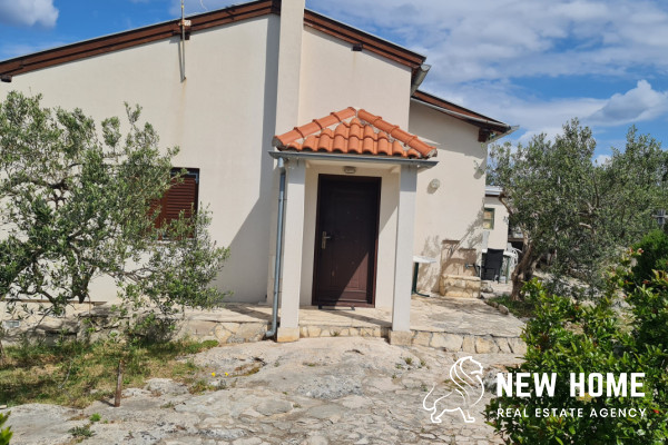 Idyllisches Häuschen mit Meerblick nahe Primošten