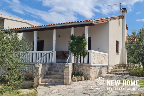 Idyllisches Häuschen mit Meerblick nahe Primošten