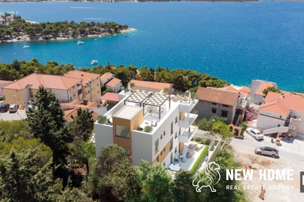Trogir-Atraktivni apartmani s otvorenim pogledom na more