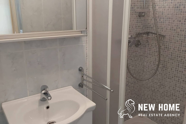 Primošten-Mediterranes Haus in erster Reihe zum Meer