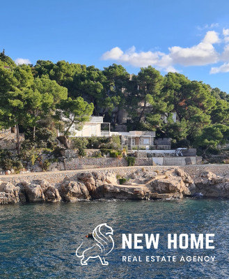 Top Location-House in the first row to the sea