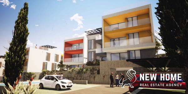 TROGIR – CIOVO Trosobni penthouse stan s krovnom terasom i bazenom