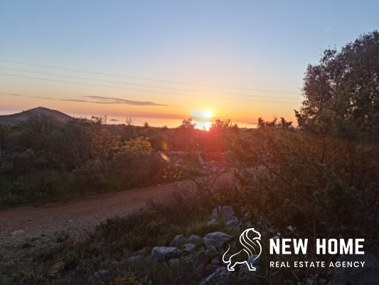 Huge building plot with unobstructed sea views
