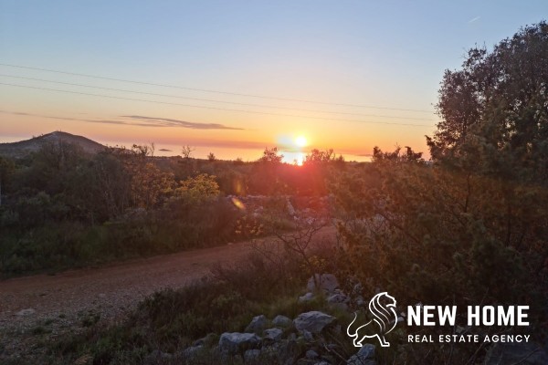 Huge building plot with unobstructed sea views