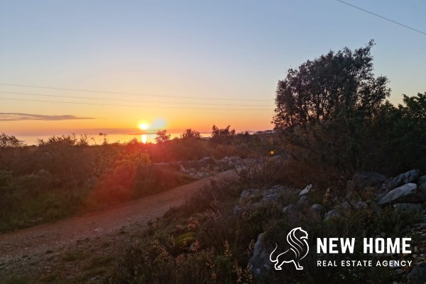 Huge building plot with unobstructed sea views